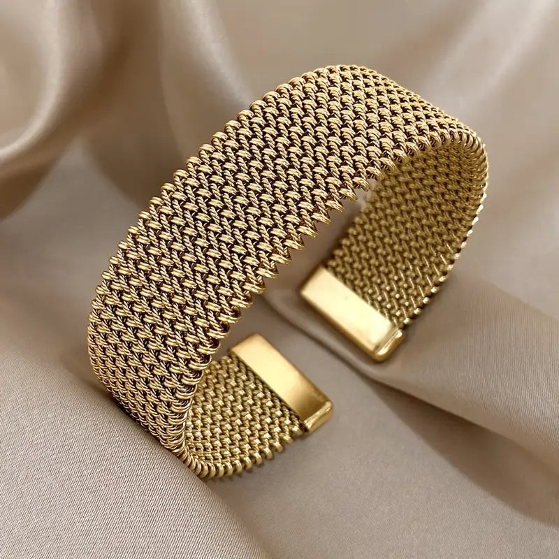 PENELOPE⢠WIDE VINTAGE BRACELET